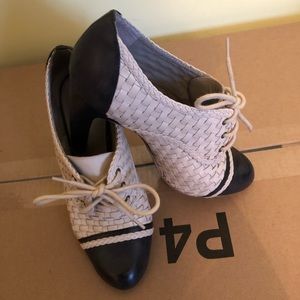 Hinge waved pumps size 7.5